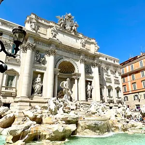 trevi-romantic-alcova.it-romehotels.com/